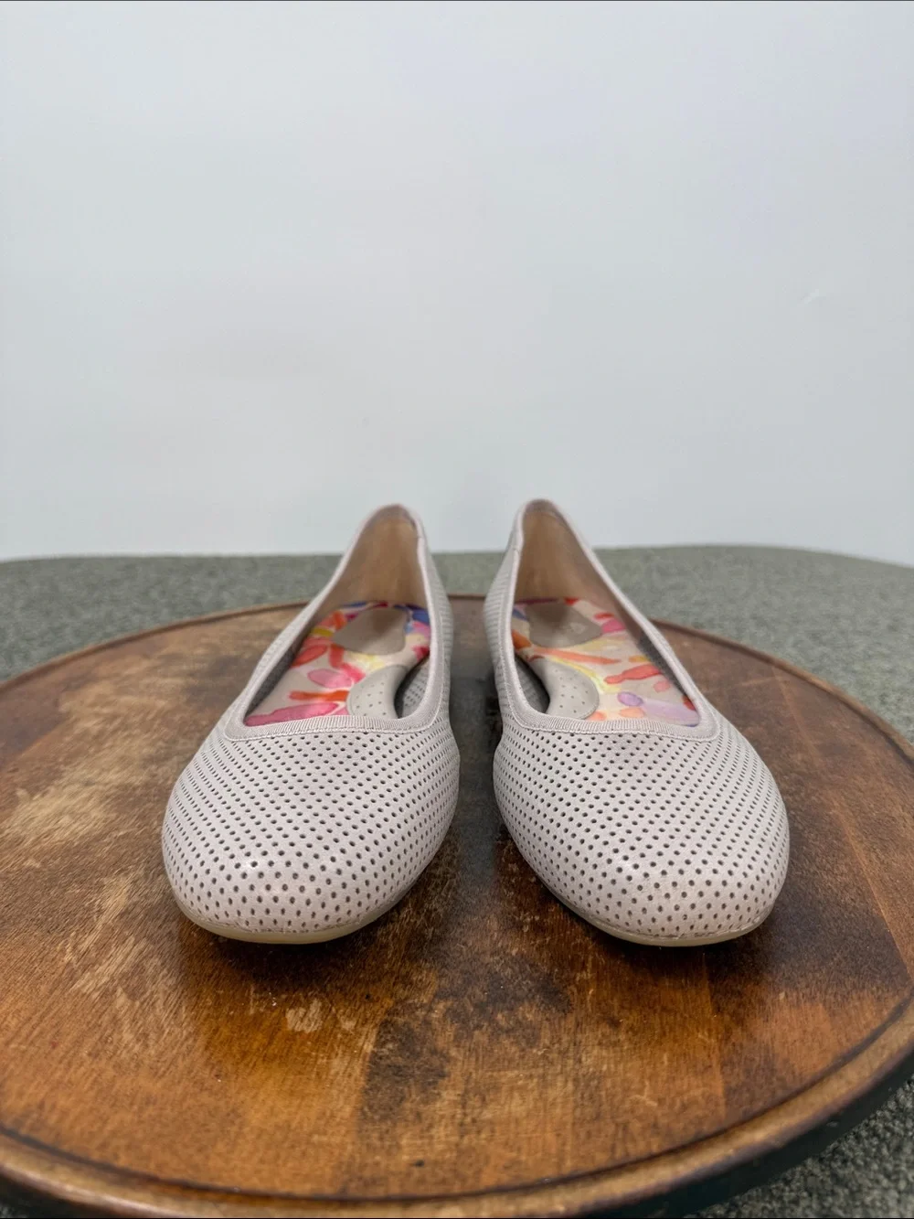 Born Shoes Wm 9.5 M Classic Perforated Leather Ballet Flats Tan Neutral Beige